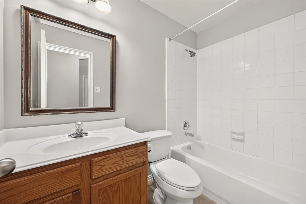 11915 Lois Lane Pinehurst, TX 77362