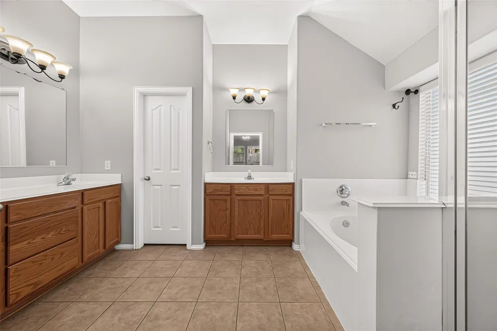 11915 Lois Lane Pinehurst, TX 77362
