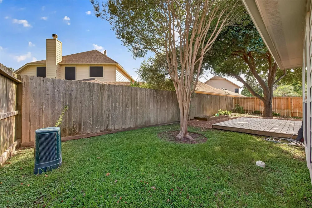 11915 Lois Lane Pinehurst, TX 77362