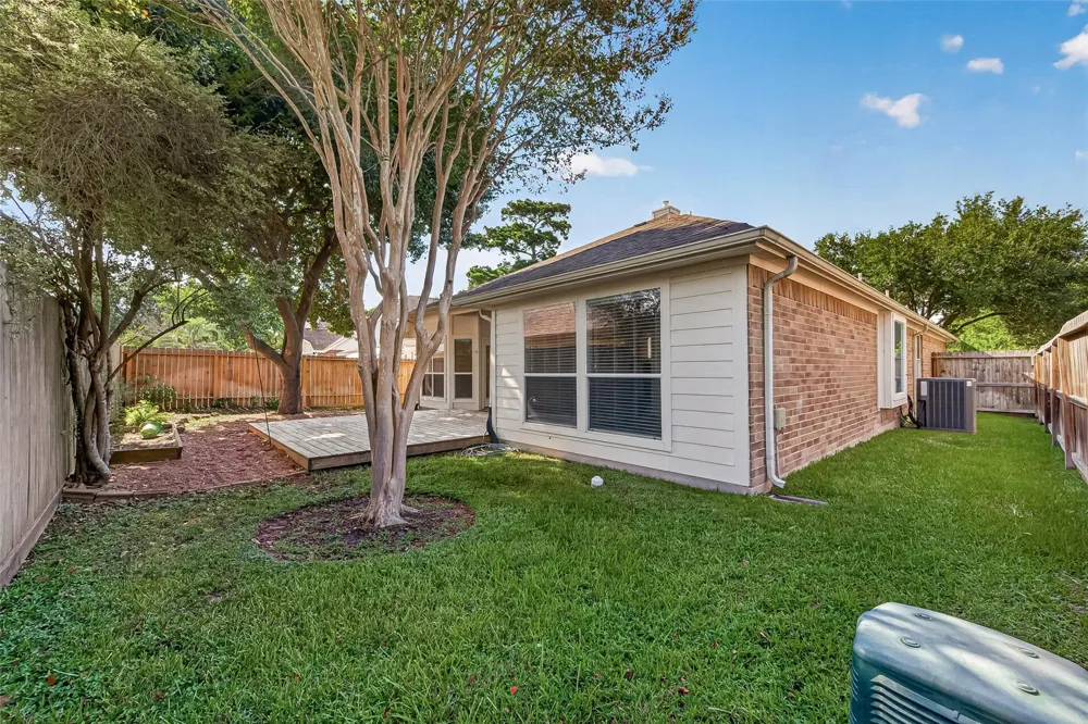 11915 Lois Lane Pinehurst, TX 77362