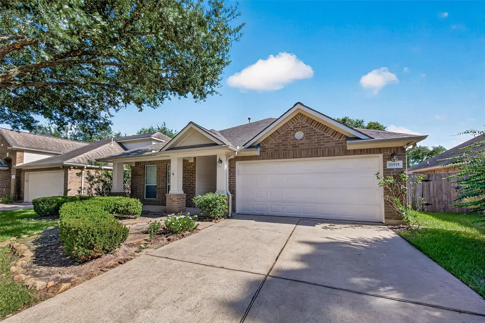 11915 Lois Lane Pinehurst, TX 77362