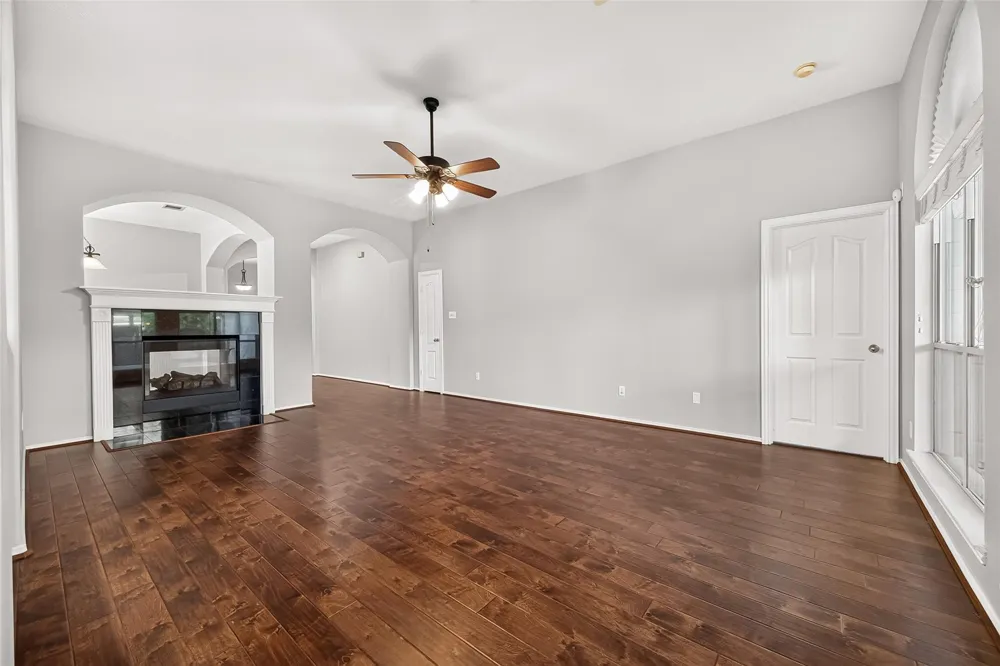 11915 Lois Lane Pinehurst, TX 77362