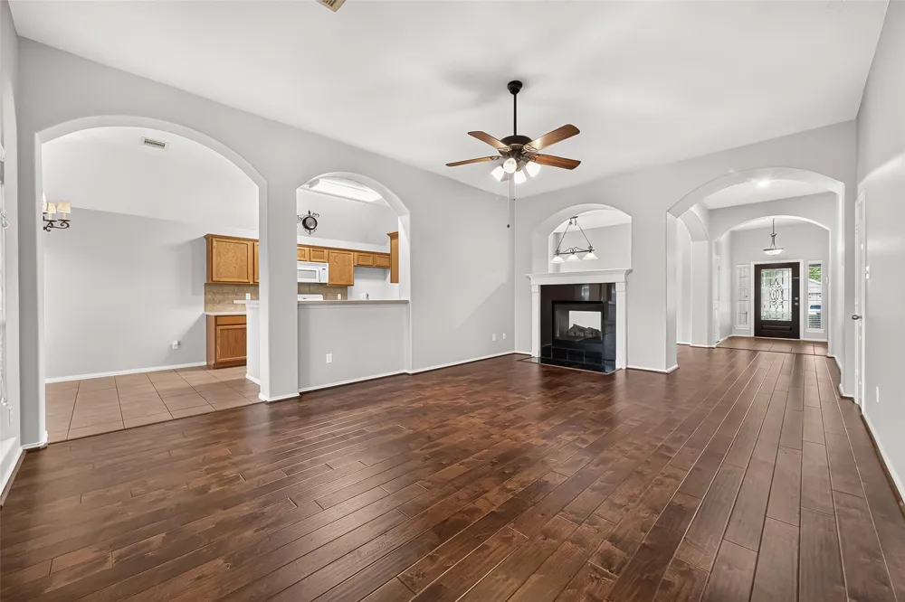 11915 Lois Lane Pinehurst, TX 77362