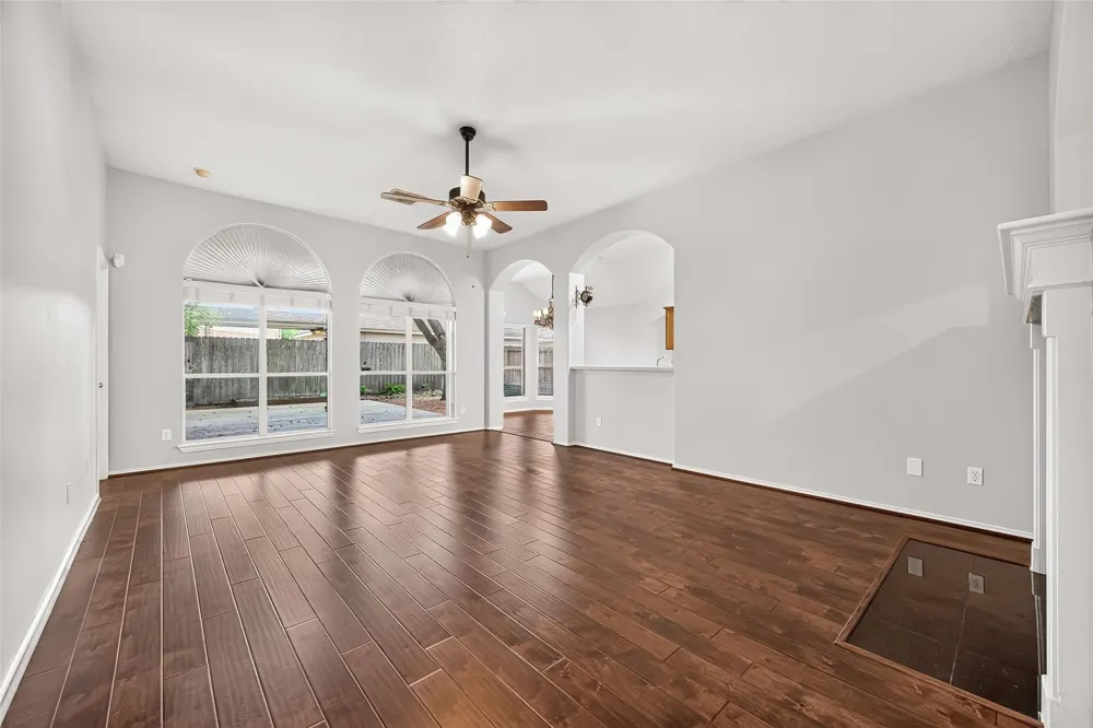 11915 Lois Lane Pinehurst, TX 77362