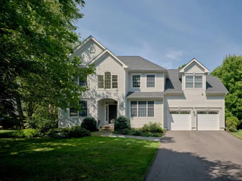 6 AVALON LAKES COURT