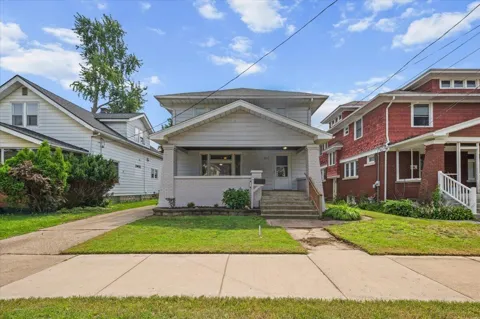 852 Richmond Street NW