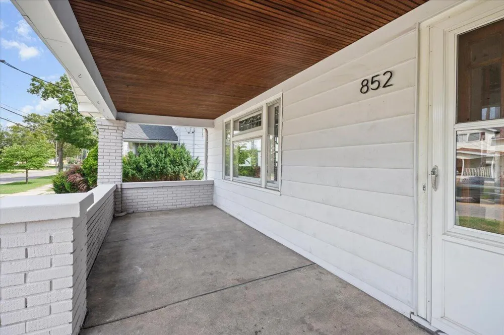 852 Richmond Street NW Grand Rapids, MI 49504
