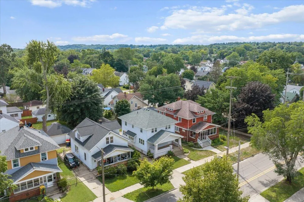852 Richmond Street NW Grand Rapids, MI 49504