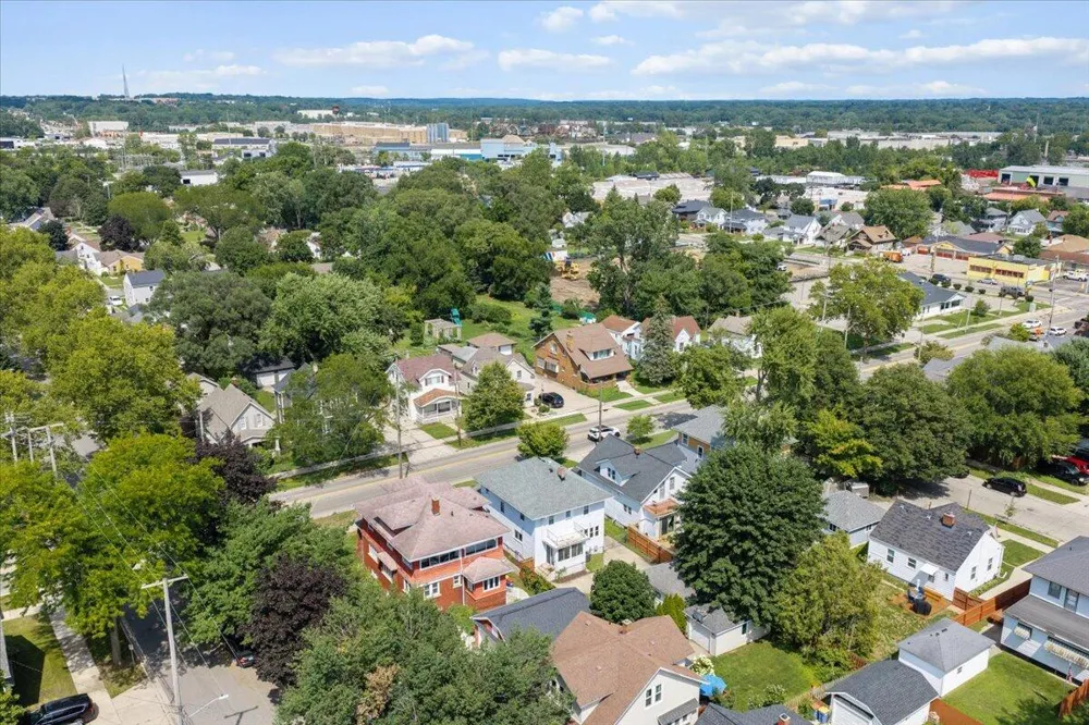 852 Richmond Street NW Grand Rapids, MI 49504