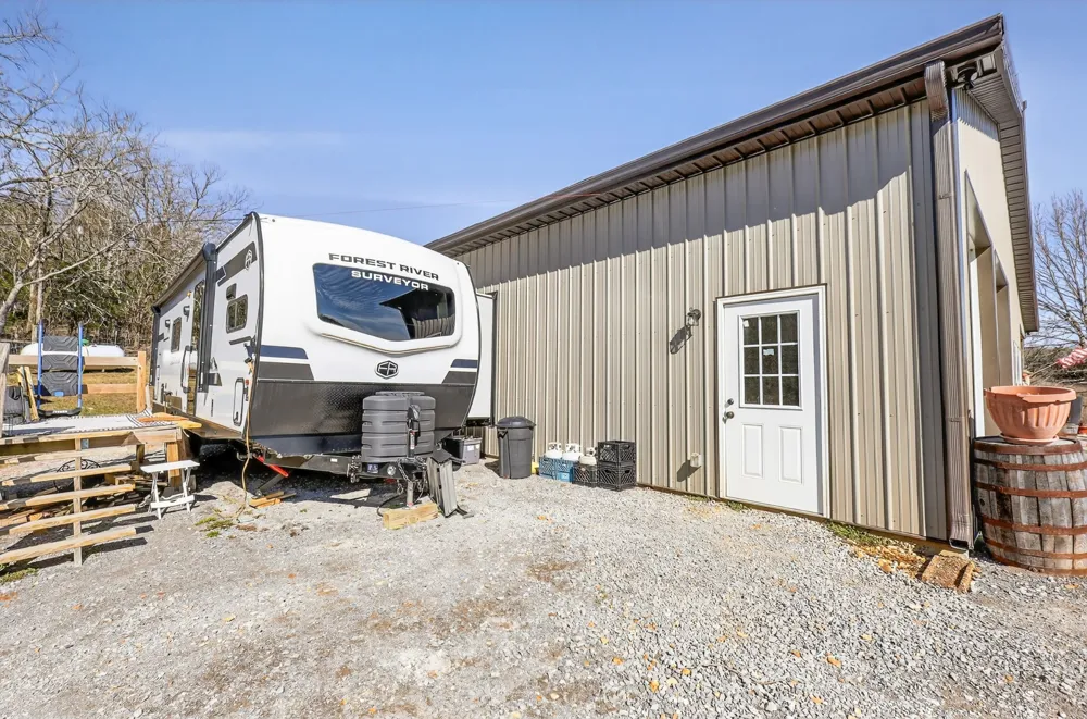 325 Freeman Ln Hartsville, TN 37074