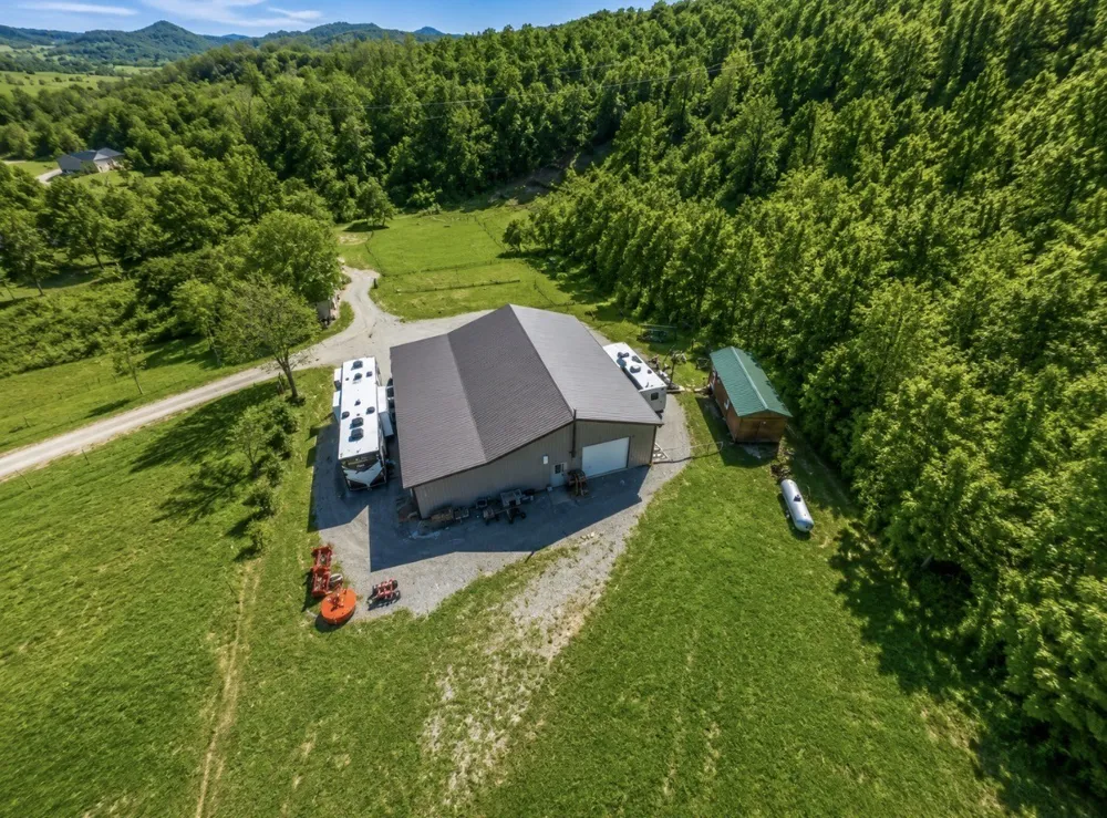 325 Freeman Ln Hartsville, TN 37074