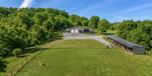 325 Freeman Ln Hartsville, TN 37074