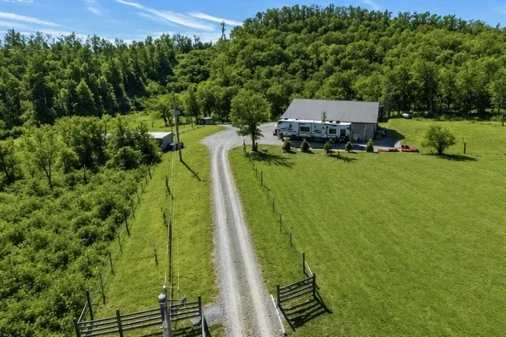 325 Freeman Ln Hartsville, TN 37074