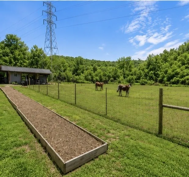 325 Freeman Ln Hartsville, TN 37074