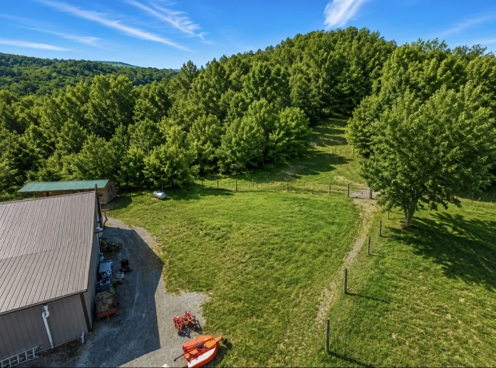 325 Freeman Ln Hartsville, TN 37074