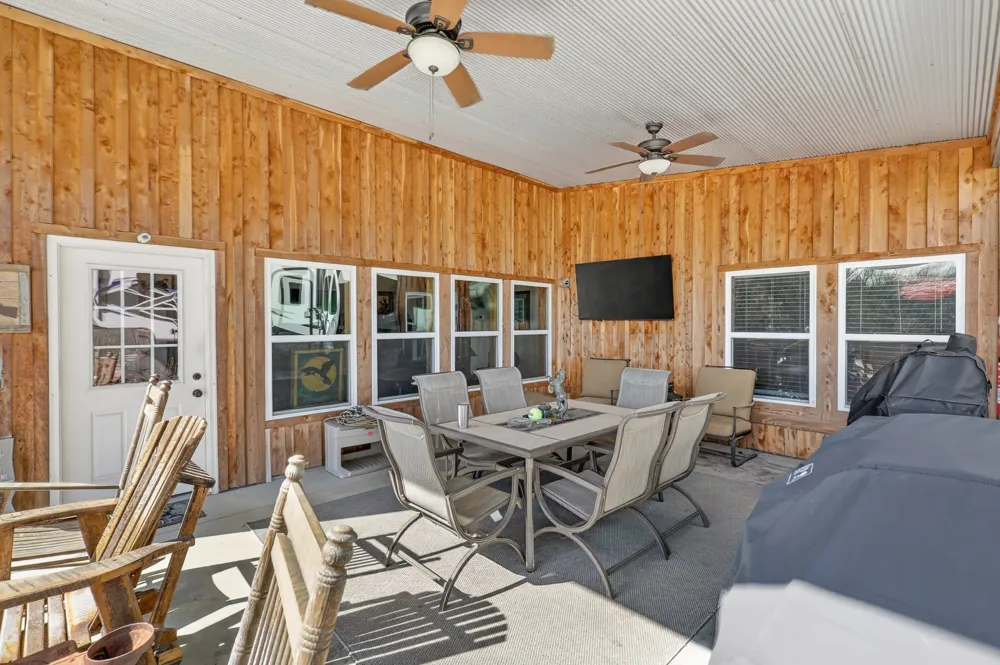 325 Freeman Ln Hartsville, TN 37074
