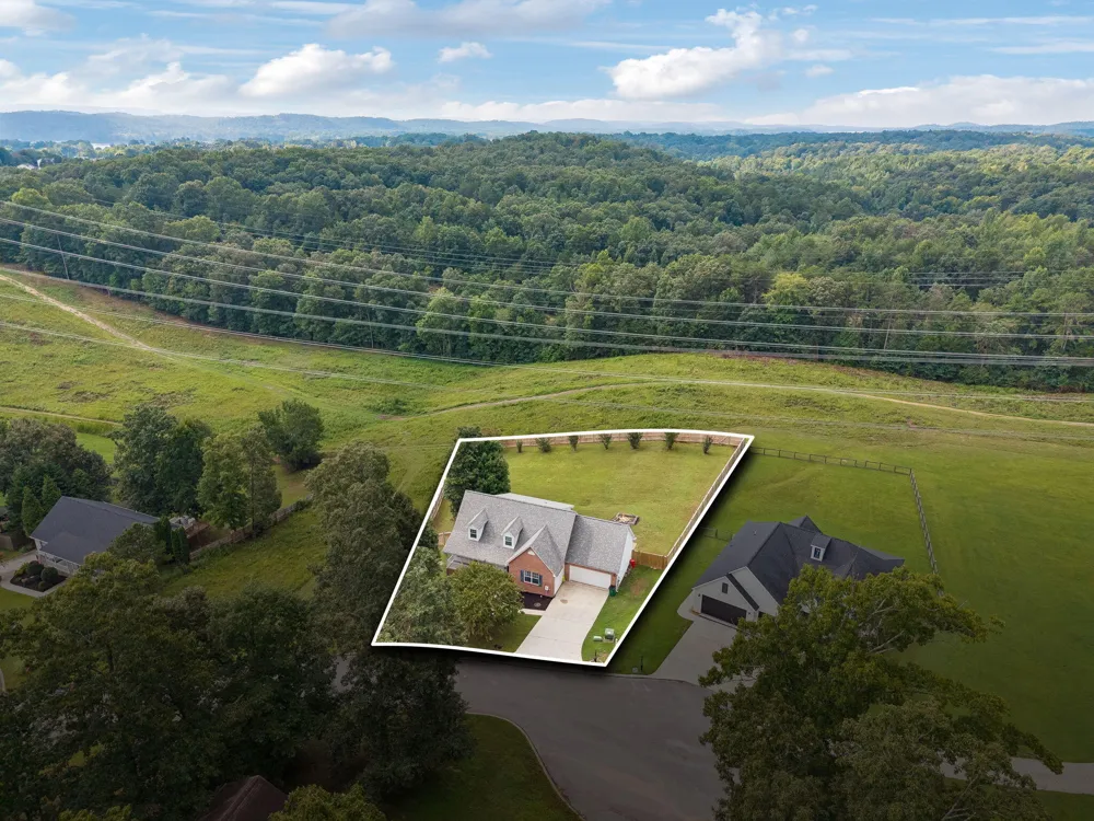 1718 Magnum Lane Soddy Daisy, TN 37379