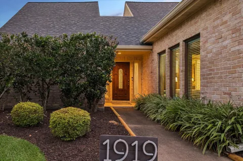 1919 Quarterpath Drive