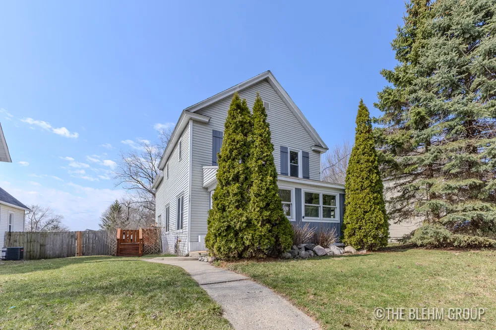 727 Emerald Avenue NE Grand Rapids, MI 49503