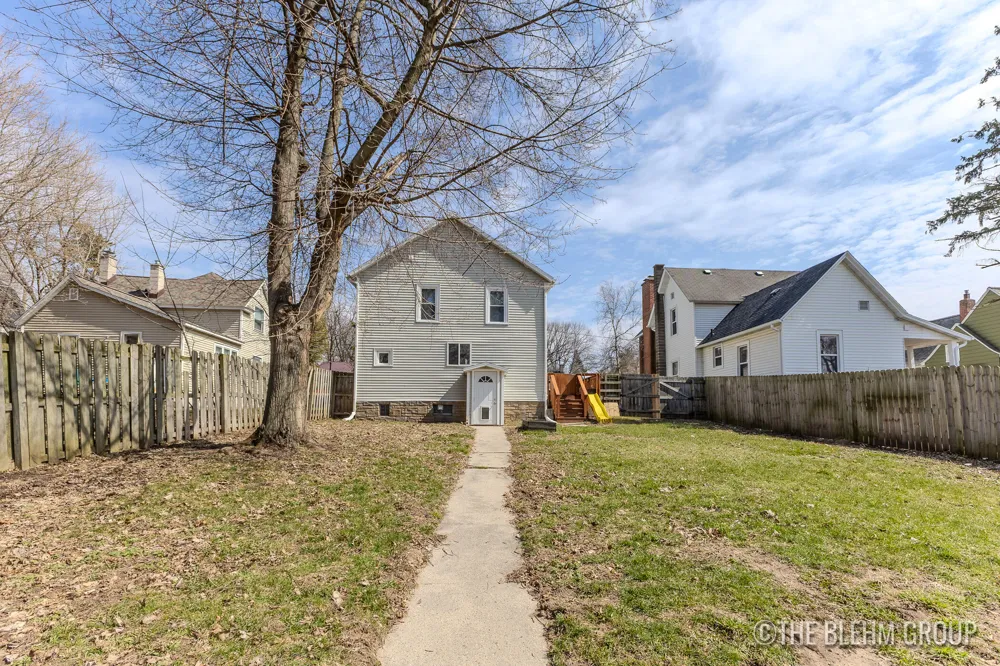 727 Emerald Avenue NE Grand Rapids, MI 49503