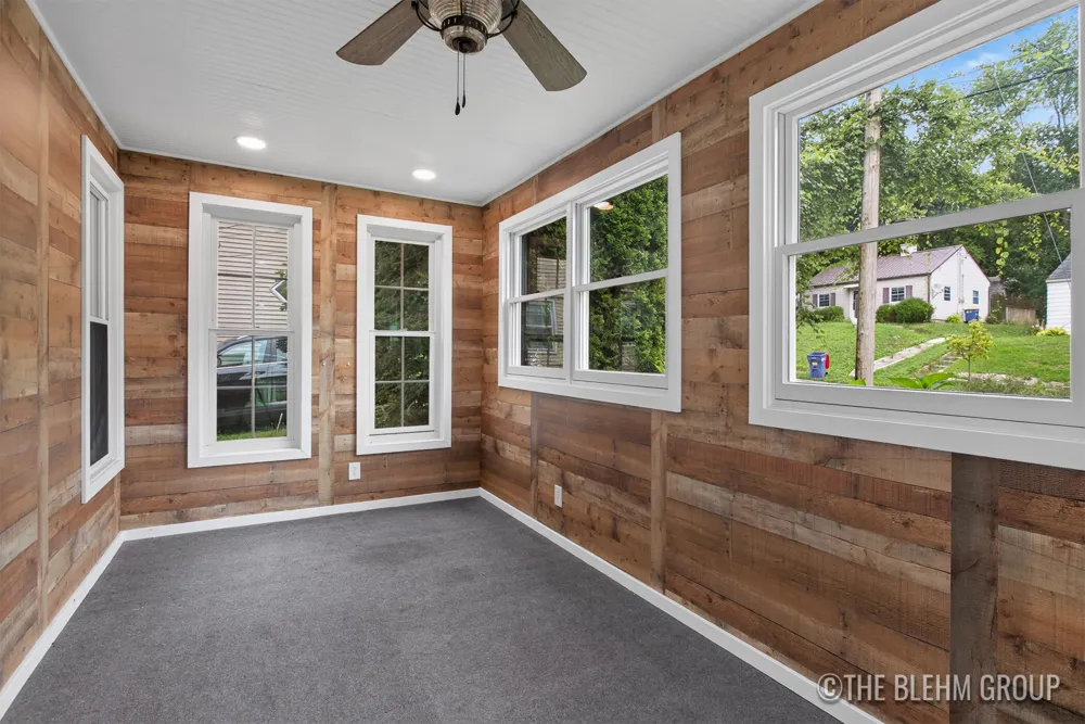 727 Emerald Avenue NE Grand Rapids, MI 49503