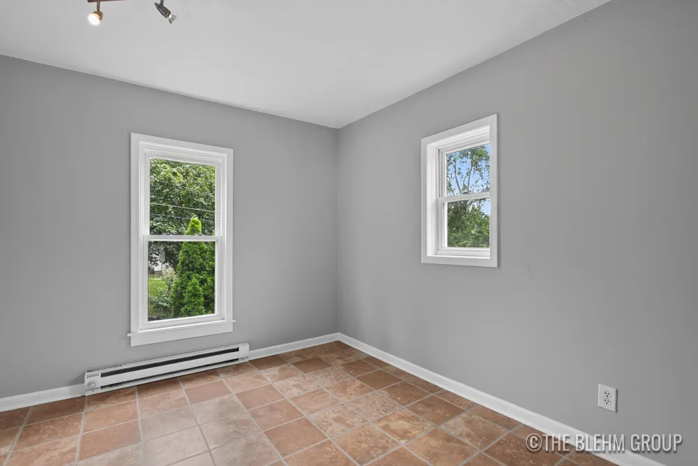727 Emerald Avenue NE Grand Rapids, MI 49503