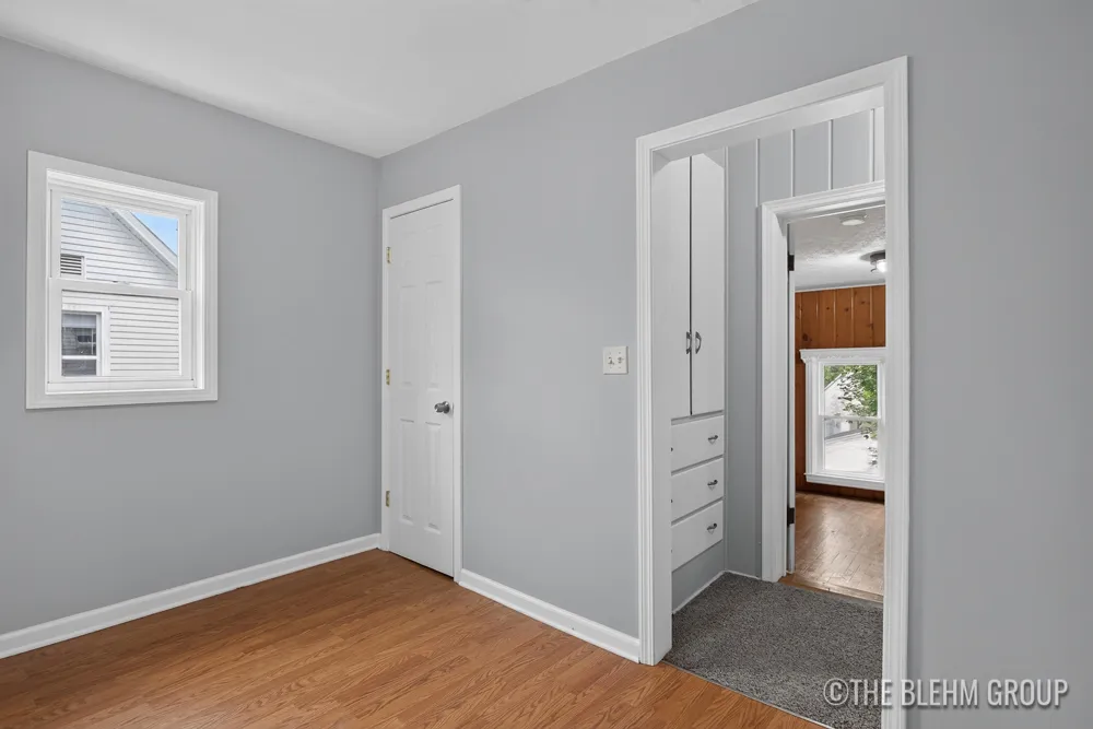 727 Emerald Avenue NE Grand Rapids, MI 49503