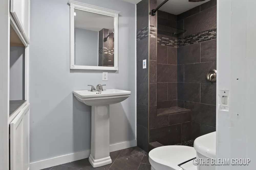 727 Emerald Avenue NE Grand Rapids, MI 49503