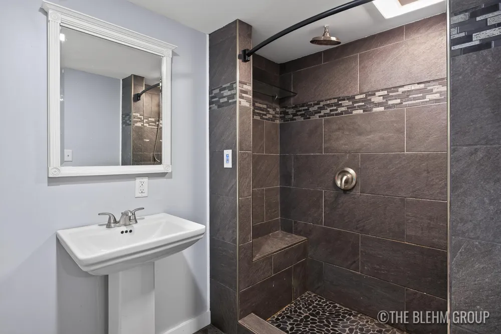 727 Emerald Avenue NE Grand Rapids, MI 49503