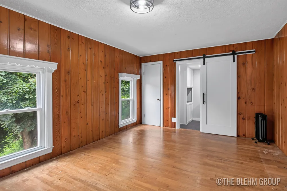 727 Emerald Avenue NE Grand Rapids, MI 49503