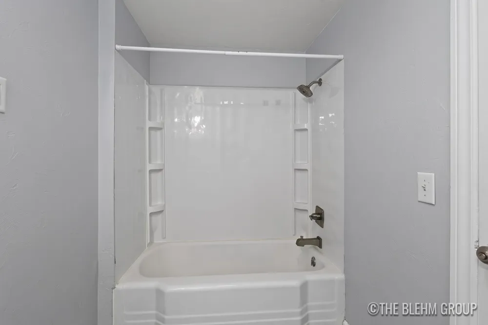 727 Emerald Avenue NE Grand Rapids, MI 49503