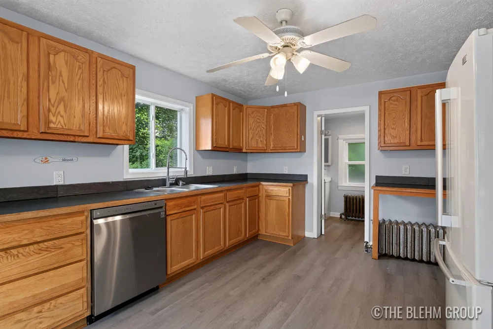 727 Emerald Avenue NE Grand Rapids, MI 49503
