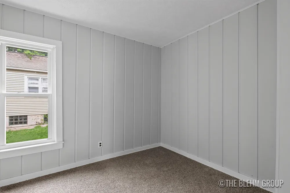 727 Emerald Avenue NE Grand Rapids, MI 49503