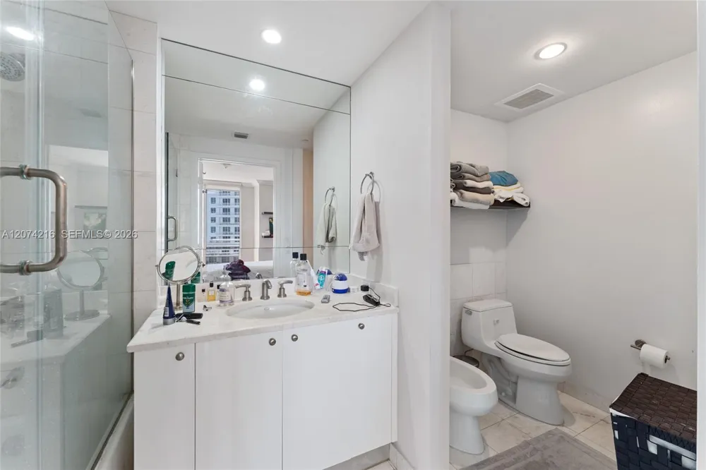 901 Brickell Key Blvd #2801 Miami, FL 33131