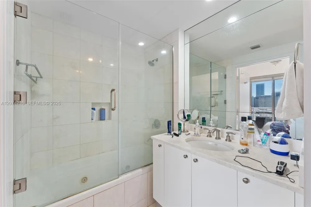 901 Brickell Key Blvd #2801 Miami, FL 33131