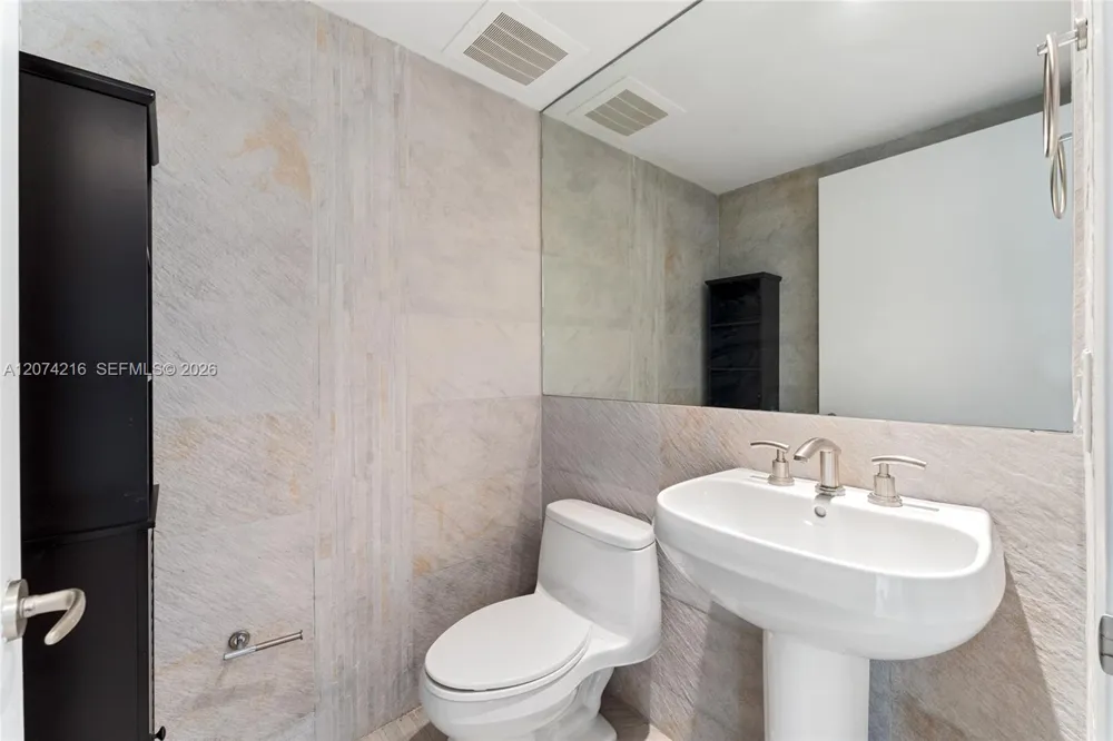 901 Brickell Key Blvd #2801 Miami, FL 33131