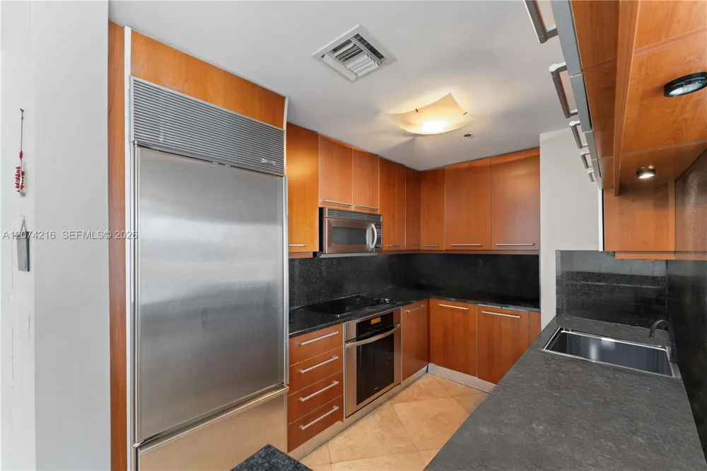 901 Brickell Key Blvd #2801 Miami, FL 33131