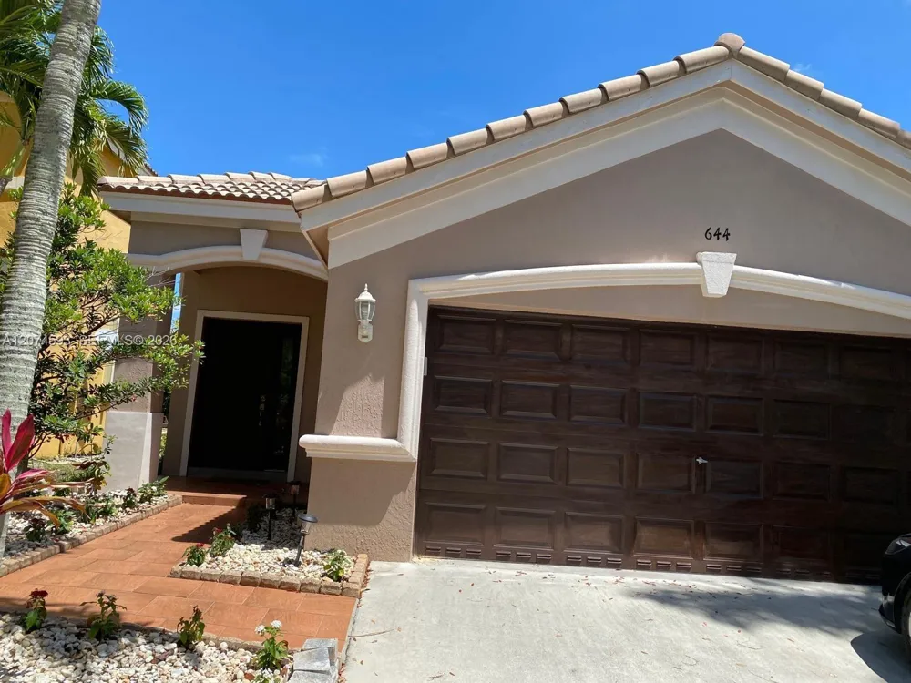 644 Conservation Dr Weston, FL 33327
