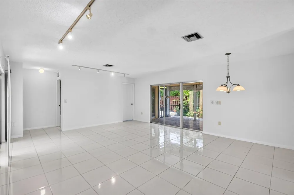6747 Starkeys Place Lake Worth, FL 33467