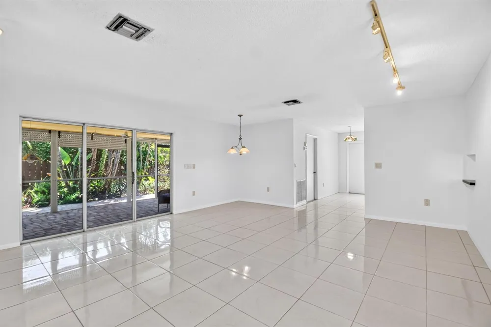 6747 Starkeys Place Lake Worth, FL 33467