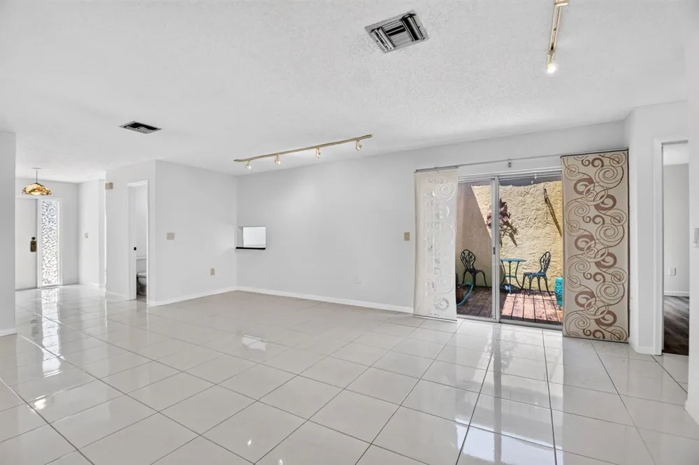 6747 Starkeys Place Lake Worth, FL 33467