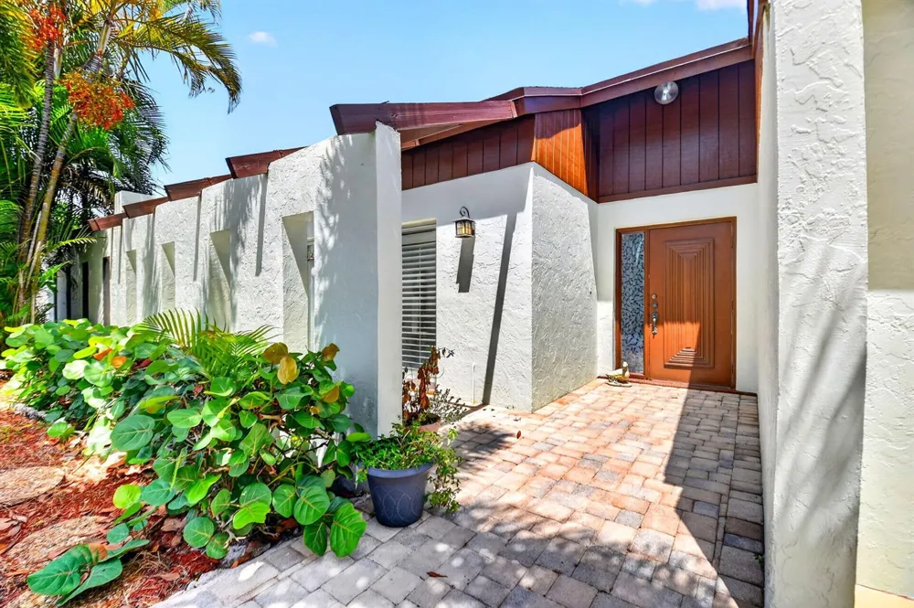 6747 Starkeys Place Lake Worth, FL 33467