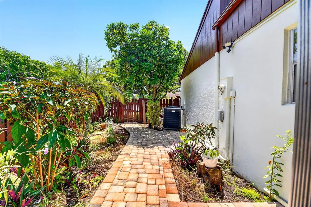 6747 Starkeys Place Lake Worth, FL 33467