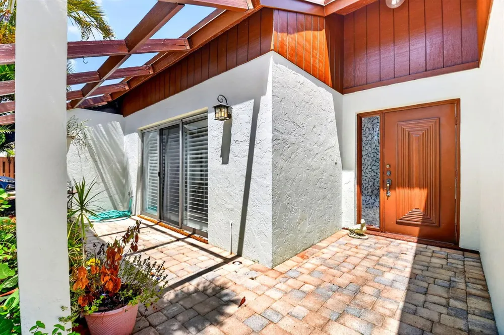 6747 Starkeys Place Lake Worth, FL 33467