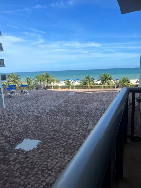 6039 Collins Ave #423