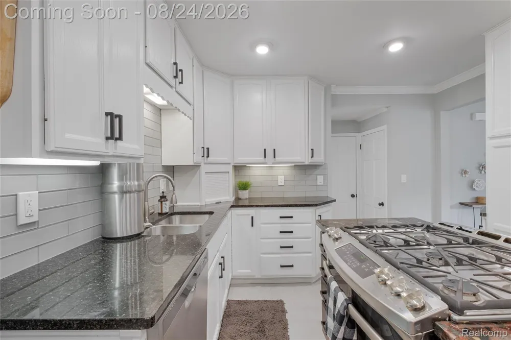 605 Autumn Drive Flushing City, MI 48433