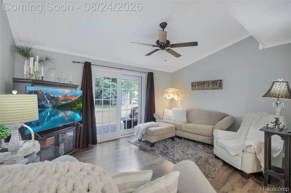 605 Autumn Drive Flushing City, MI 48433