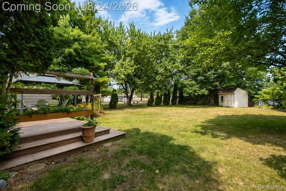 605 Autumn Drive Flushing City, MI 48433