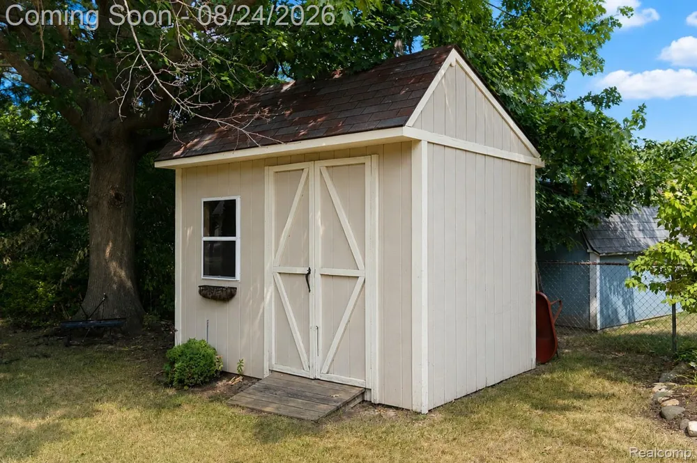 605 Autumn Drive Flushing City, MI 48433