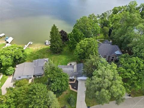 7416 Ledgewood Drive
